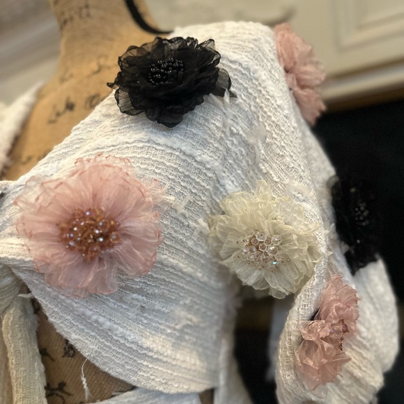 NWT Dream By Sister Jane Elegant Floral Embellished White Dress - Picture 8 of 12